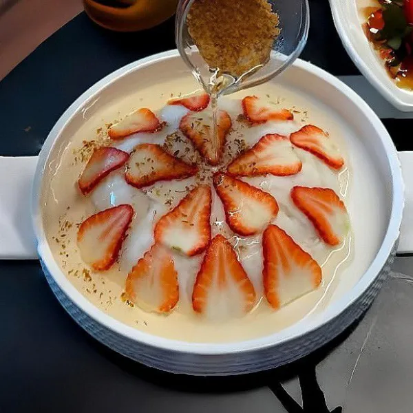 Siram permukaan dengan saus osmanthus.