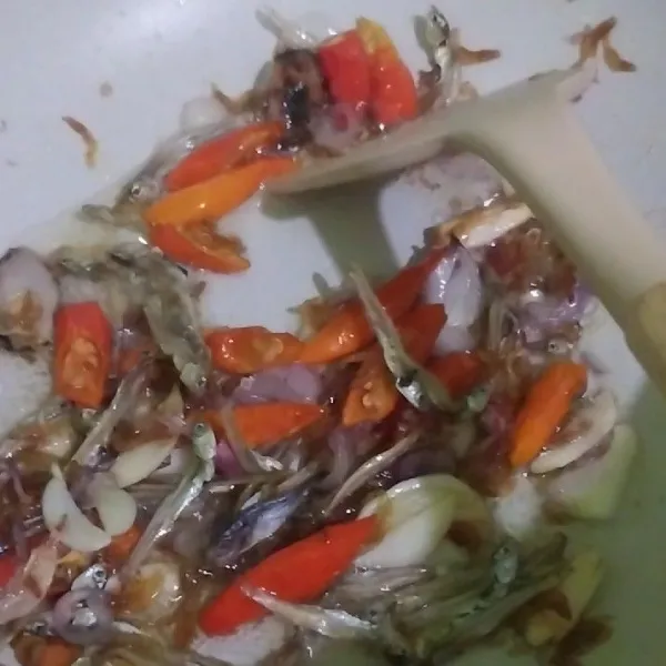 Tumis hingga harum.
