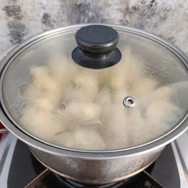 Kukus ekkado selama 10 menit, lalu biarkan sampai dingin.