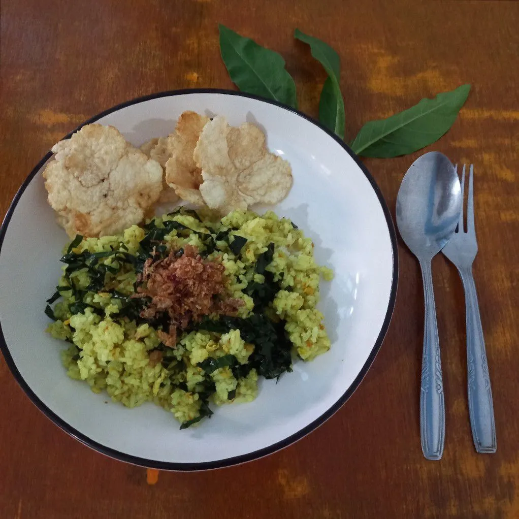 Nasi Goreng Daun Mengkudu