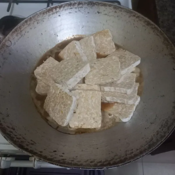 Masukan irisan tempe