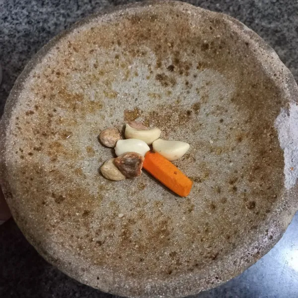 Haluskan bumbu halus