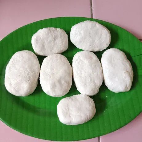 Bentuk adonan dengan cantik.