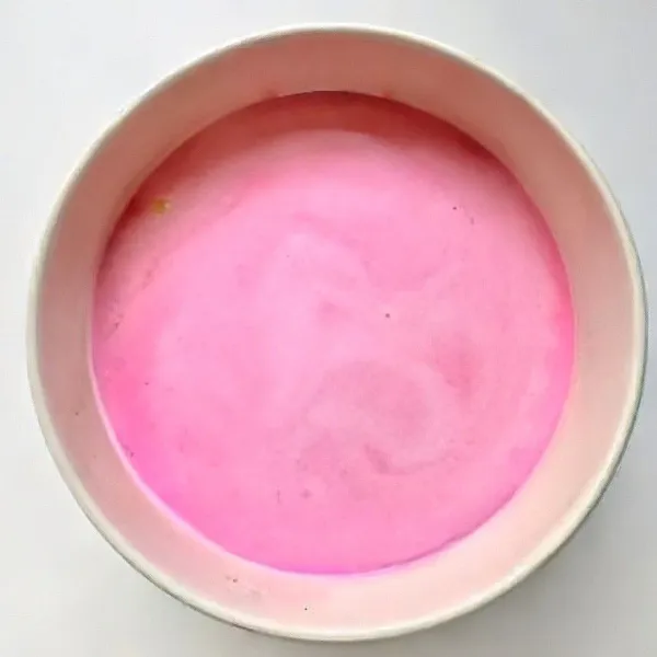 Tuangkan campuran ke dalam panci, masak dengan api kecil hingga hangat.