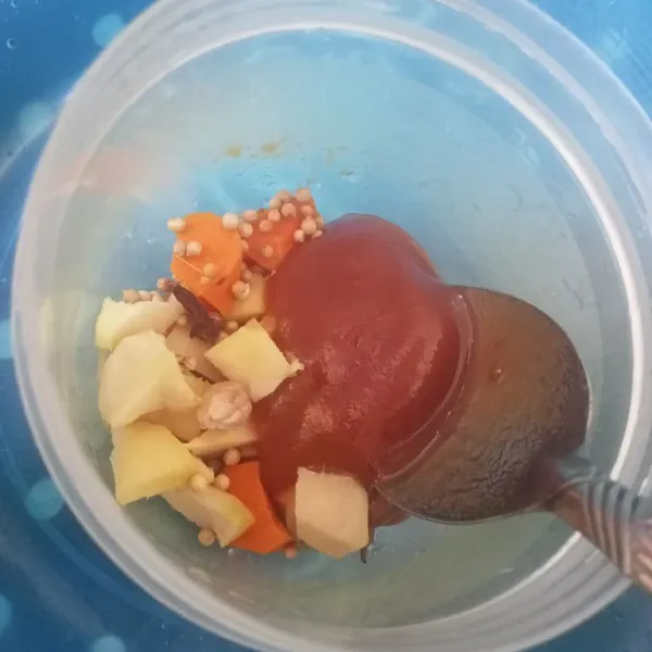 Masukkan semua bahan ke dalam gelas, lalu seduh dengan air panas dan aduk sampai gula larut.