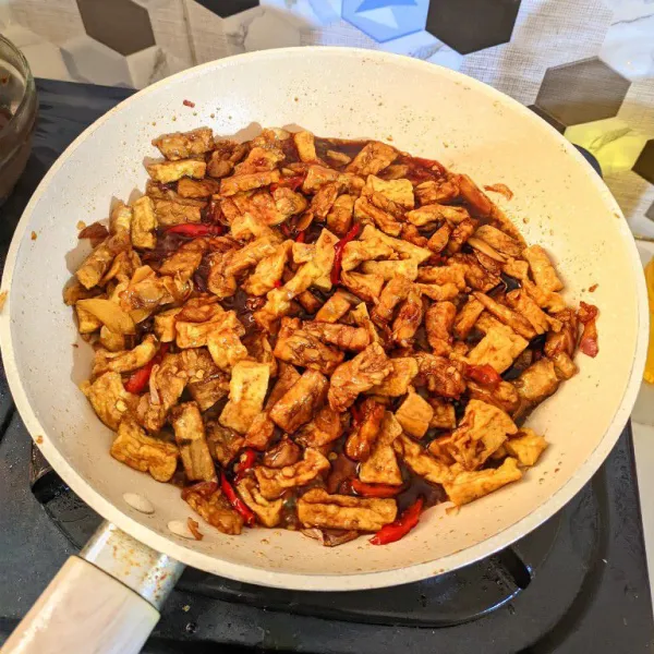 Masak hingga bumbu meresap dan mengental. Sajikan hangat sebagai lauk nasi.