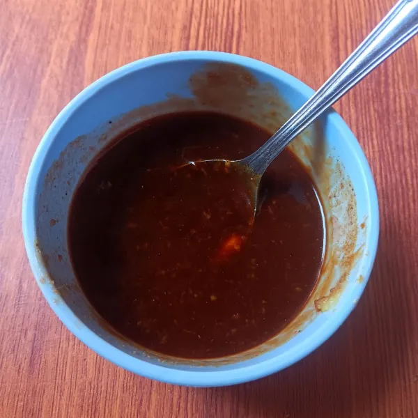 Aduk semua bahan marinasi sampai tercampur rata.