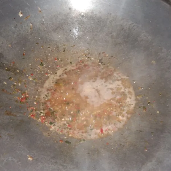 Tambahkan air secukupnya masak sampai mendidih.