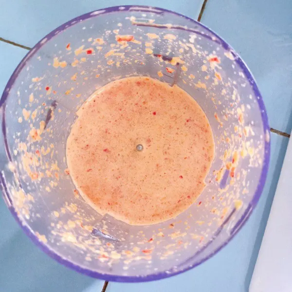 Haluskan bumbu halus.