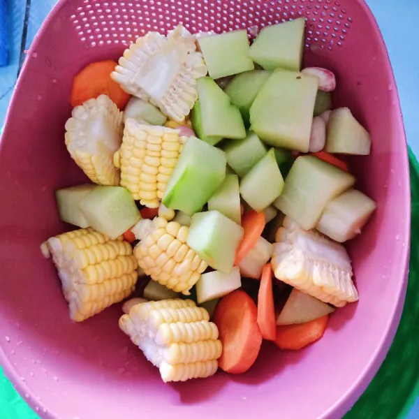 Siapkan bahan - bahan.