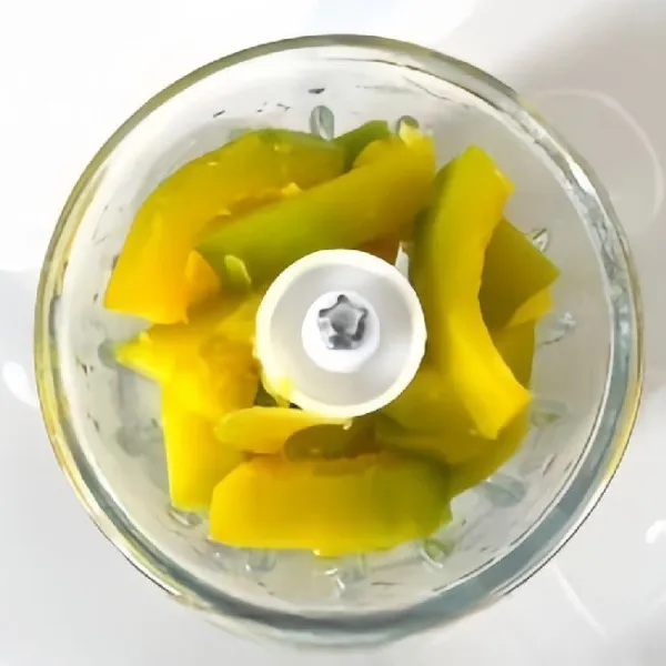 Kukus labu kuning hingga matang, lalu masukkan ke dalam food processor.