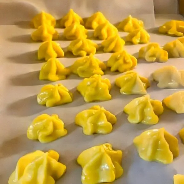 Panggang dalam oven dengan suhu 140°C selama 25 menit.