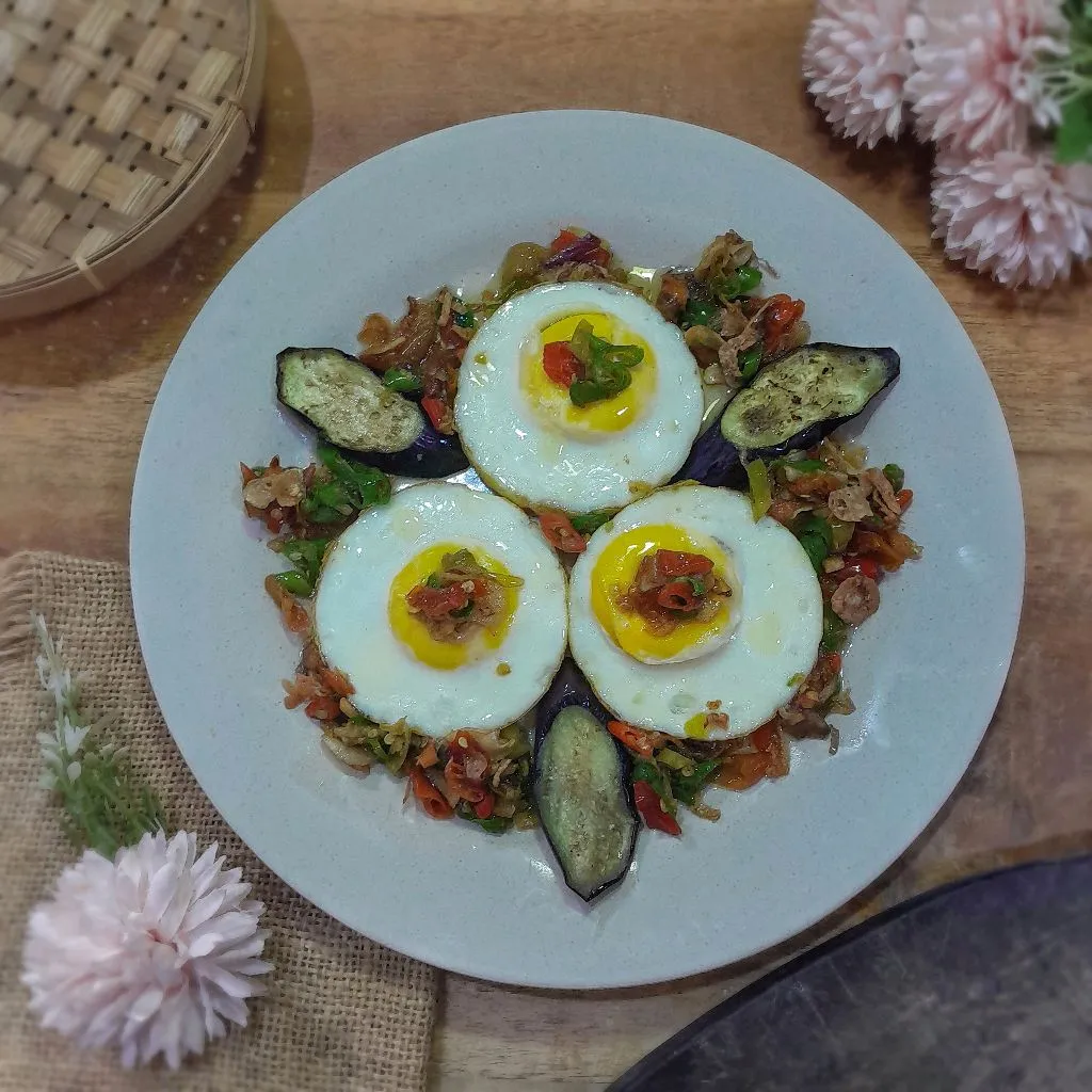 Telur Ceplok Sambal Embe Khas Bali