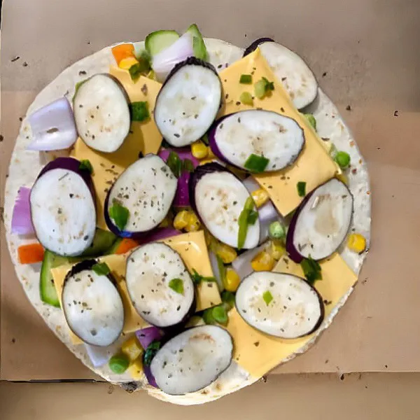 Susun irisan terong di bagian paling atas. Taburkan dengan sedikit garam dan lada hitam bubuk.