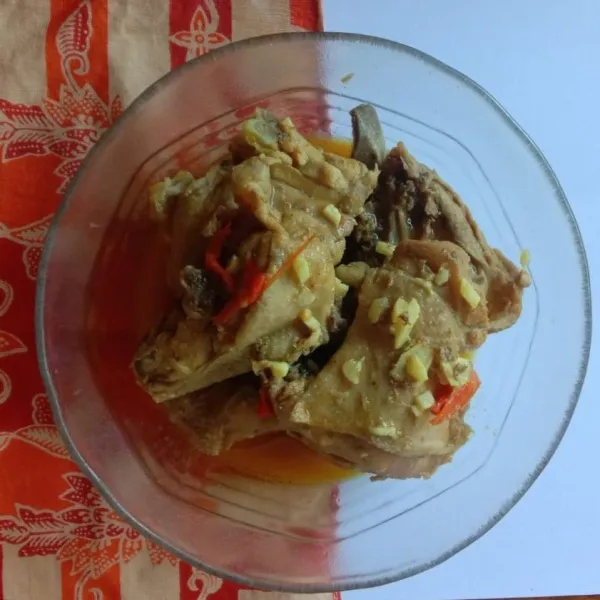 Koreksi rasa bila sudah pas. Angkat dan sajikan. Di mangkuk saji.