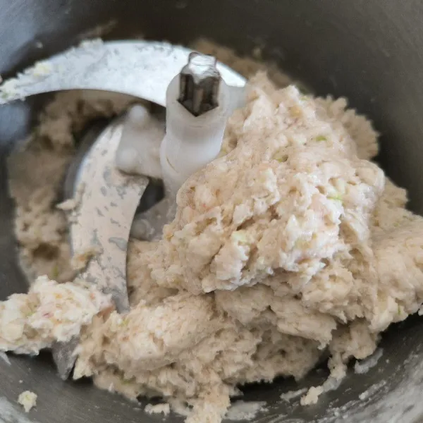 Chopper kembali hingga adonan tercampur rata.