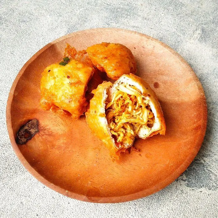 Tahu isi Ayam Suwir Pedas Nampol