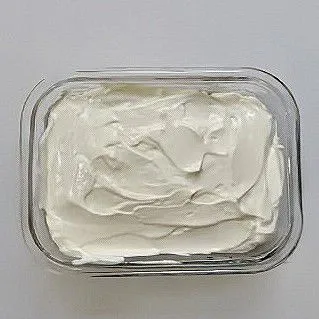 Tambahkan lapisan yogurt.