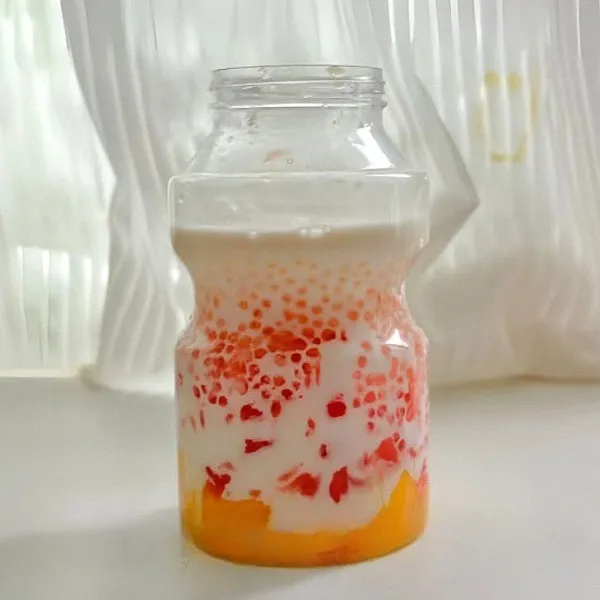 Tambahkan susu cair yang creamy.