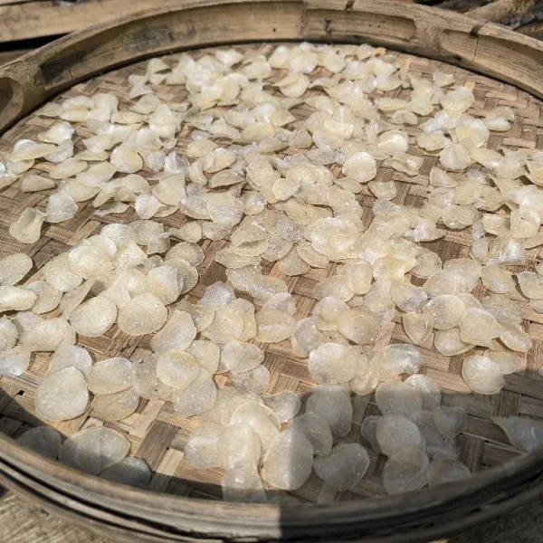 Iris tipis dan jemur sampai kering.