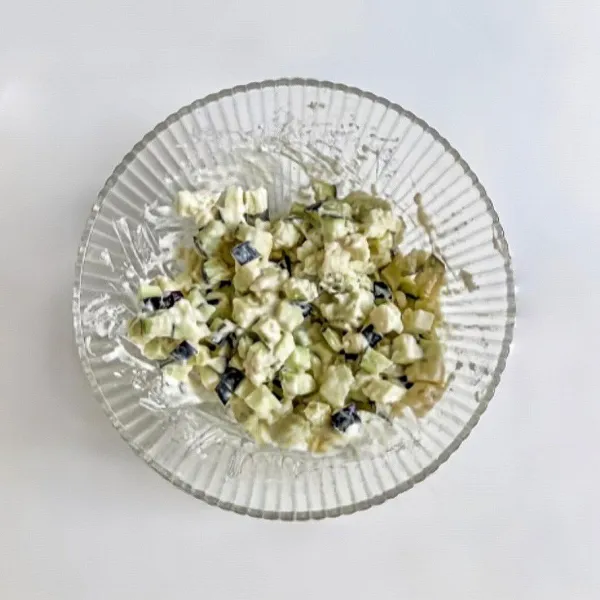 Tambahkan 2 gr garam halus, aduk hingga rata.