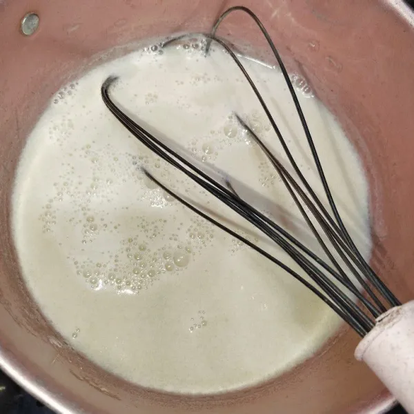 Masak semua bahan puding busa kecuali putih telur
