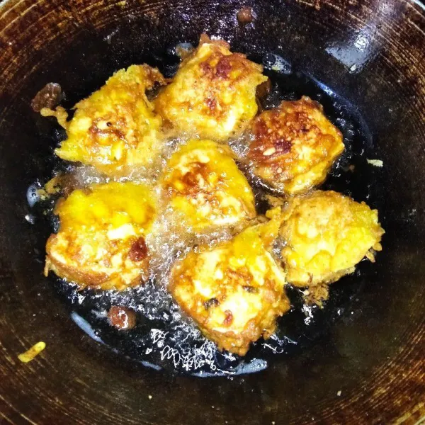 Goreng hingga kulit matang dan siap menerima orderan.