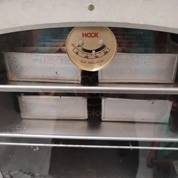 Panggang di oven dengan suhu 160°c selama 35 menit.