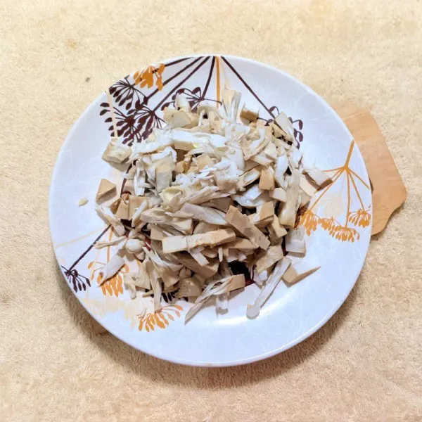 Potong nangka berbentuk korek api.