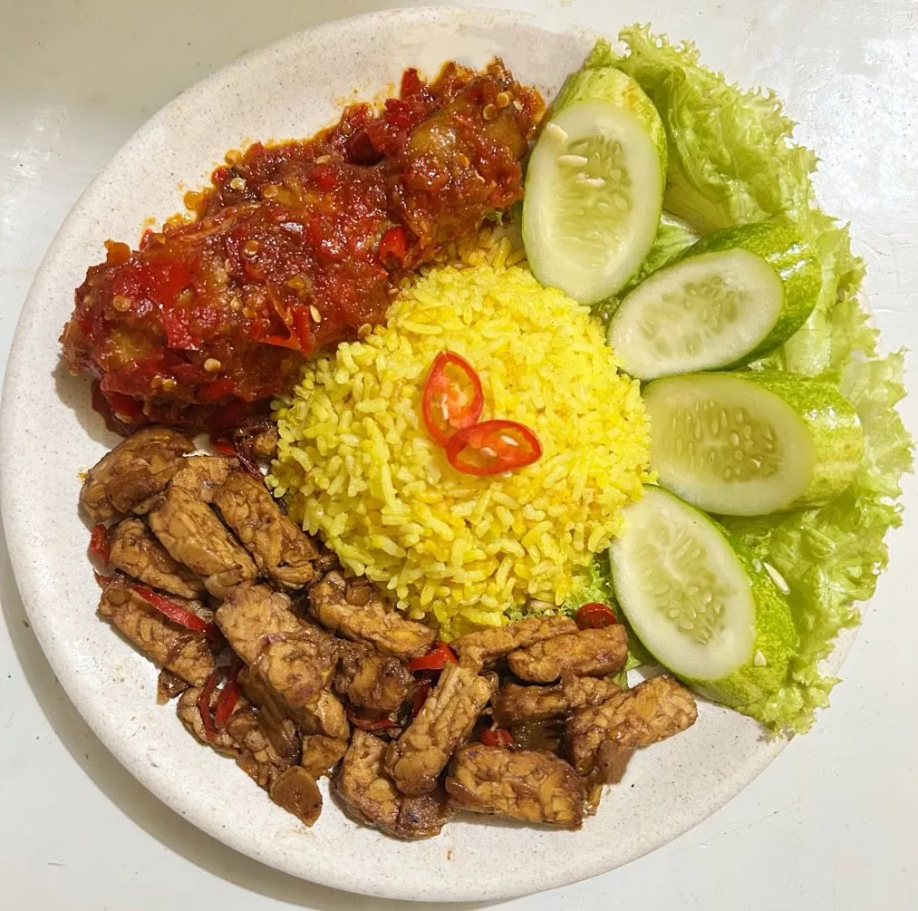Nasi Kuning Ayam Balado