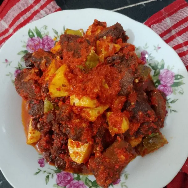 Dendeng balado siap di sajikan, rasa nya enak , cara buatnya gampang, yuk silakan di recook yaa 😉