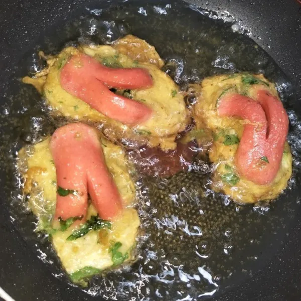 Kemudian, goreng hingga kuning keemasan,angkat dan tiriskan.