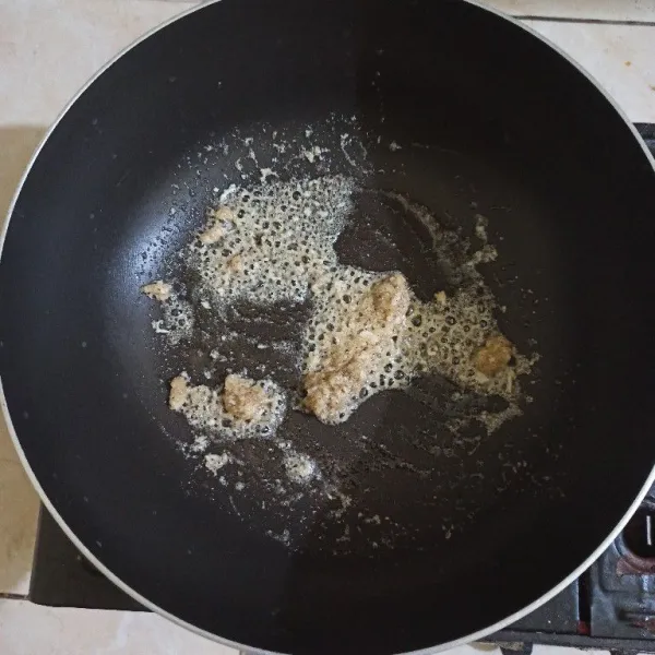Tumis bumbu halus hingga matang