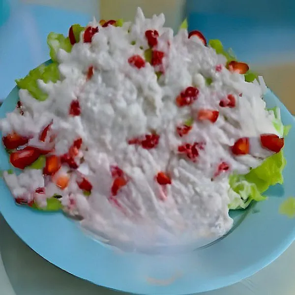 Ambil 90 gr ubi gunung kukus yang sudah dihaluskan, campur dengan yogurt. Aduk rata. Letakkan dadar mentimun di alas, ratakan dengan adonan ubi gunung