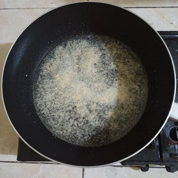 Masukkan air, masak hingga mendidih