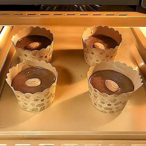 Panggang dalam oven yang sudah dipanaskan pada suhu 170°C selama 20 menit