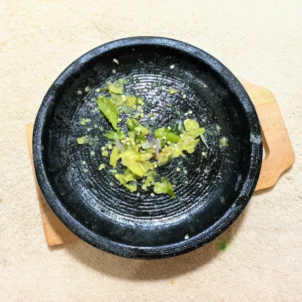 Ulek kasar cabe rawit.