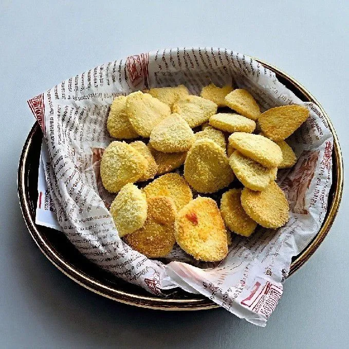 Coconut Triangle Crisps