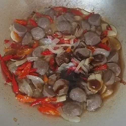 Bumbui dengan kecap manis, garam halus, dan penyedap rasa. Aduk rata.