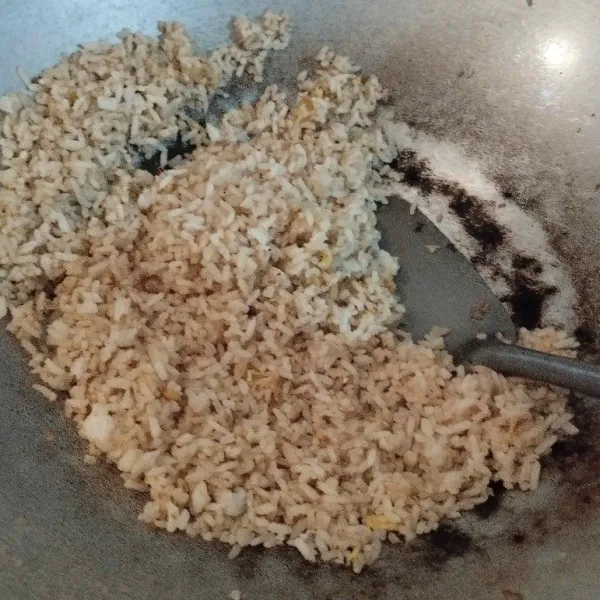 Aduk hingga tercampur rata. Jangan lupa untuk koreksi rasa. Sajikan.