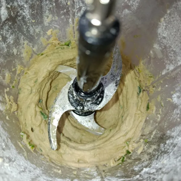 Chopper kembali hingga tercampur rata.