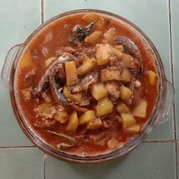 Koreksi rasa dan bila sudah rasa sudah pas. Angkat dan sajikan di piring saji.