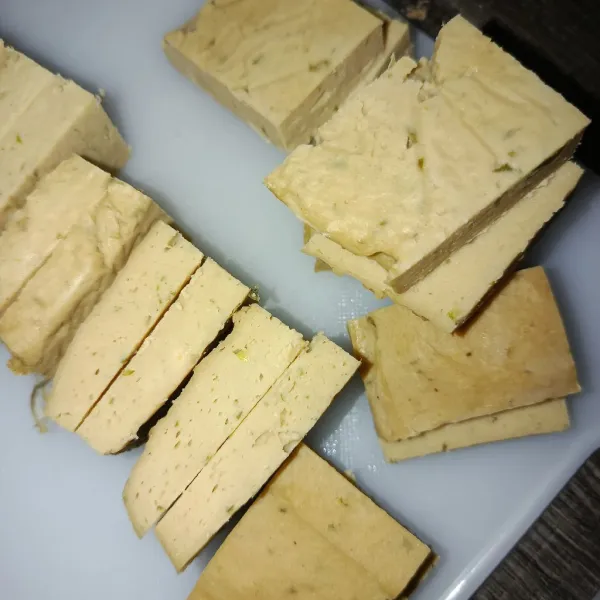 Potong-potong sesuai selera.