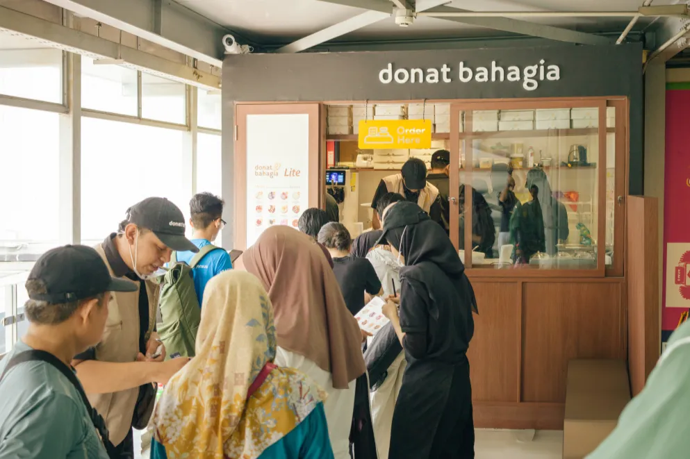 Dobah Hadir di MRT Blok M! Donat Bahagia Jadi Bagian Sahabat Commuter