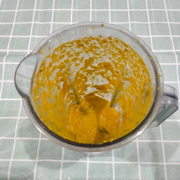 Haluskan bahan bumbu yang dihaluskan