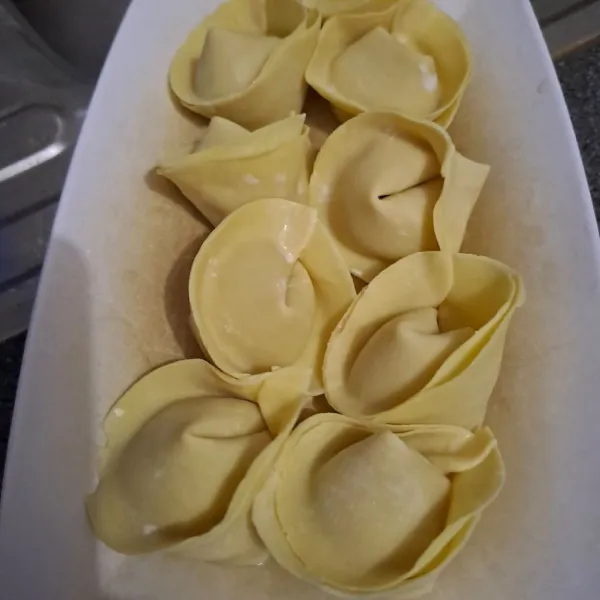 lipat lakukan sampai kulit pangsit habis