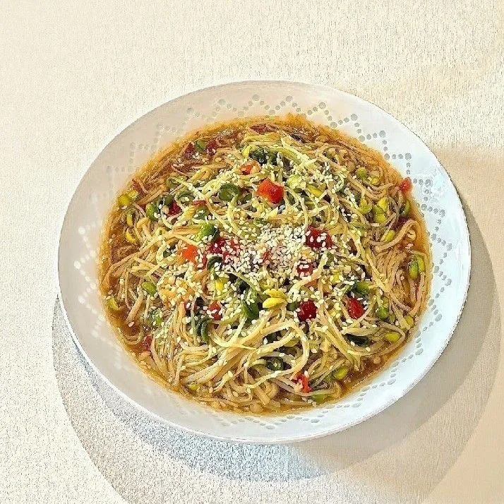 Golden Enoki Black Bean