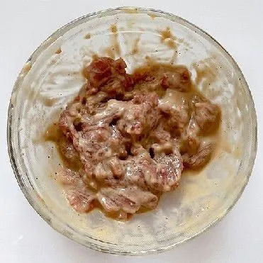 Tambahkan air jeruk nipis, aduk rata dan diamkan selama 5 menit.