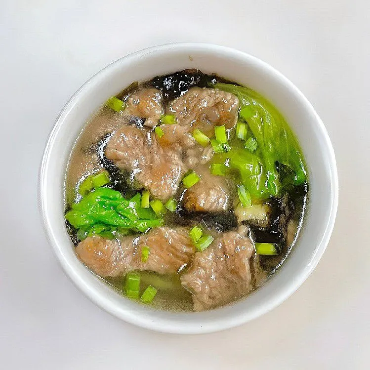 Golden Seaweed Beef Soup