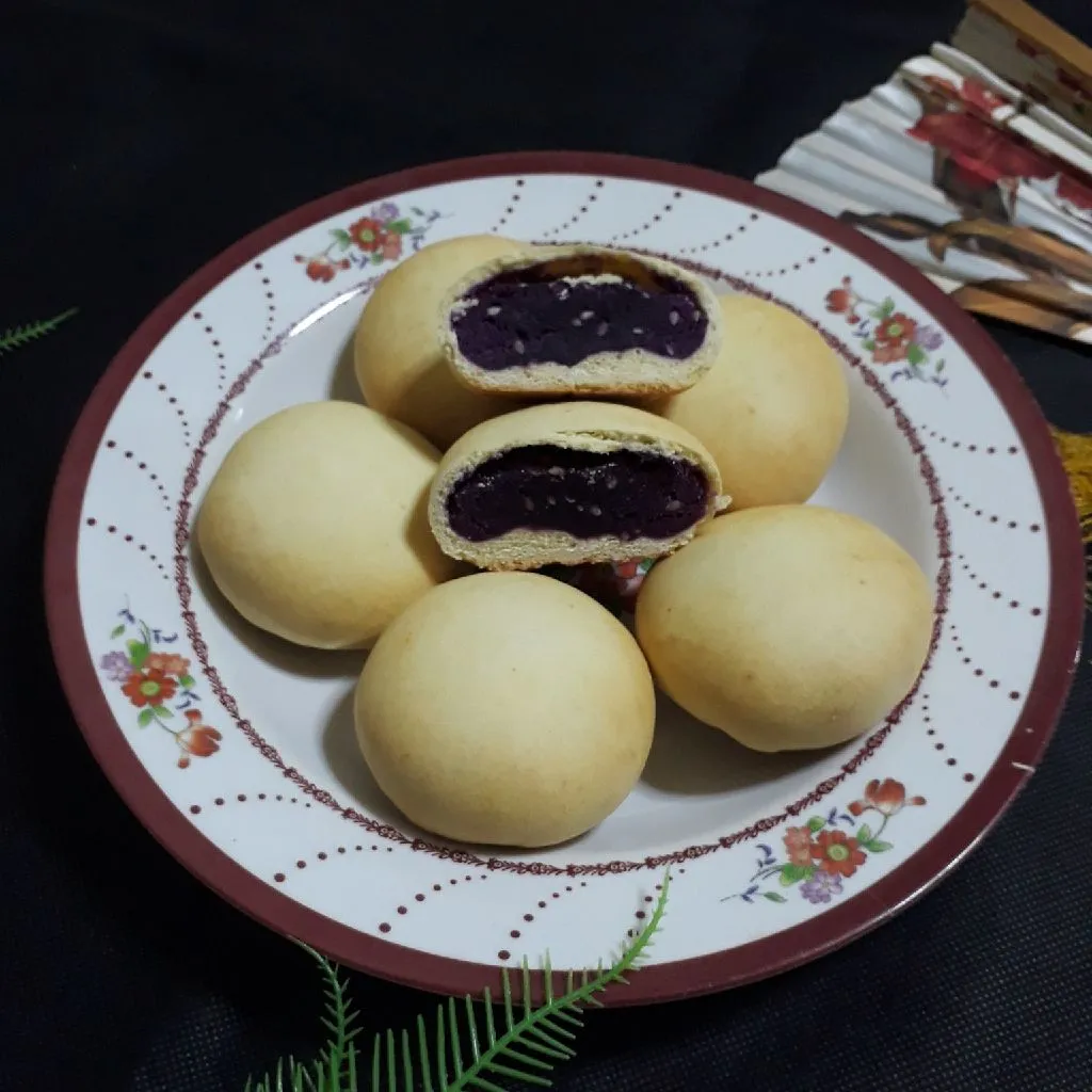 Kue Bulan Ubi Ungu